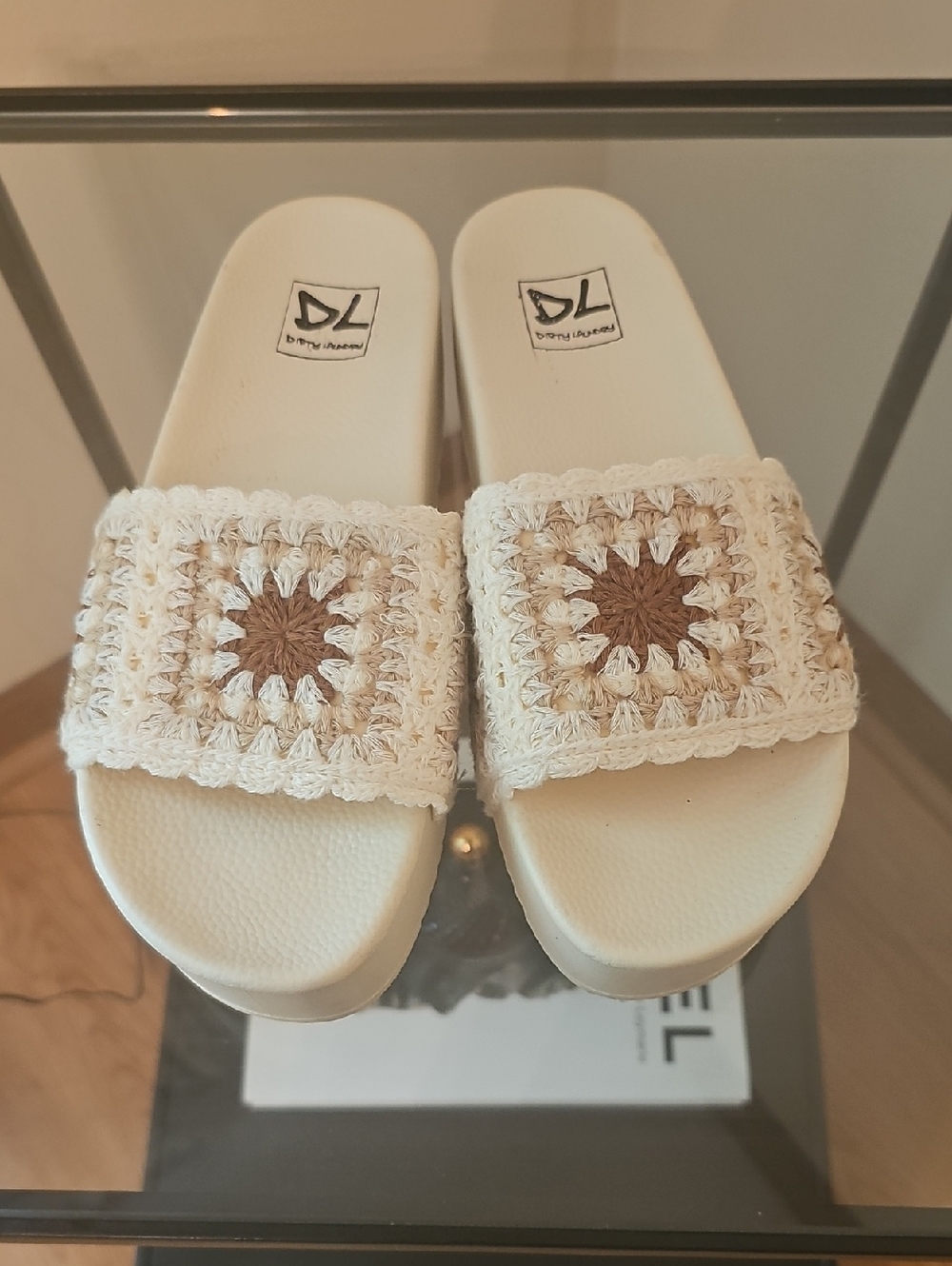 Dirty Laundry White Crochet Slide Platrform Sandals with Brown Accent.Size 8